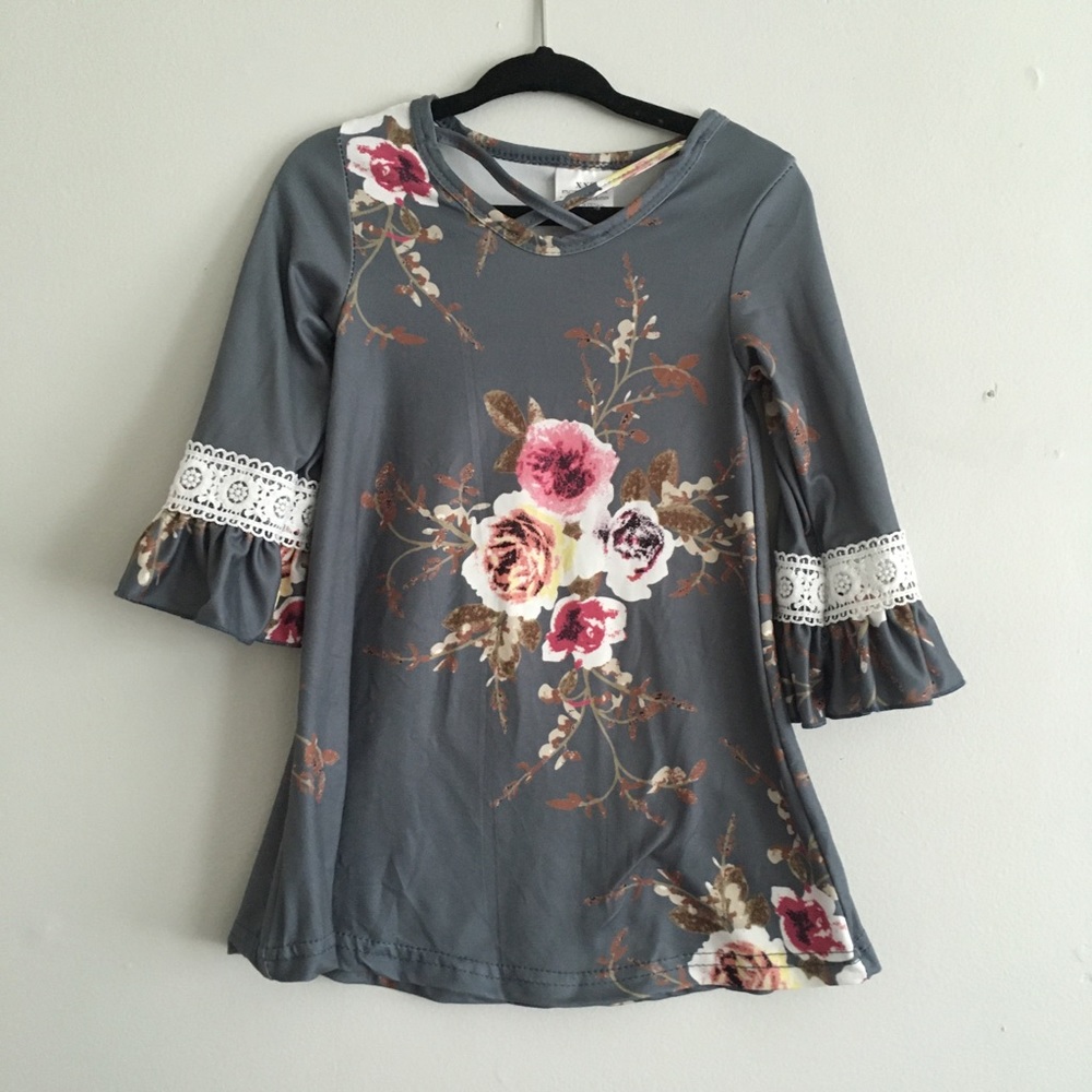 Boutique gray floral dress lace sleeve